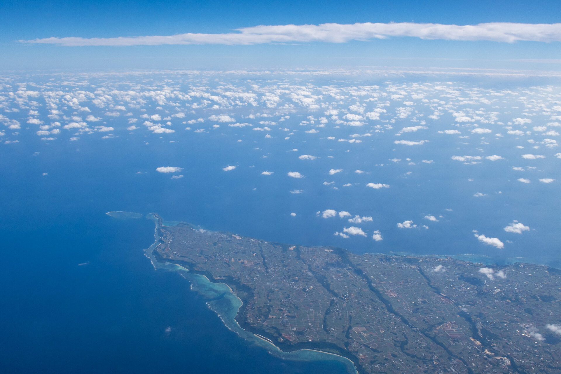 沖縄の海と空
